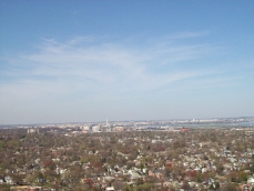Вид сверху на Александрию и город Вашингтон