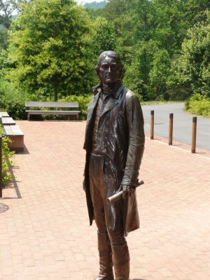 Скульптура Джефферсона у туристского центра